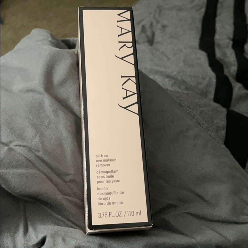 Oil-free eye makeup remover